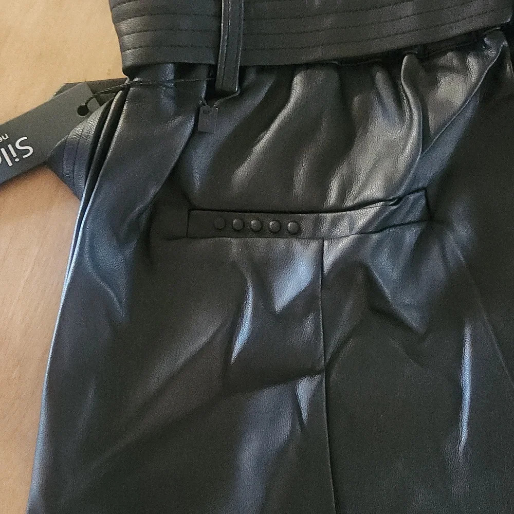 Blank NYC Vegan Leather Paper Bag Shorts Black 26 - Picture 4 of 4